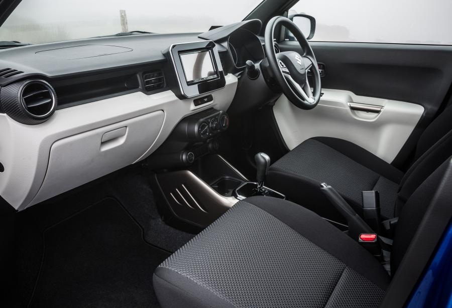 Интерьер Suzuki Ignis SZ-T 2016 года  (UK) (фото 15 из 16)